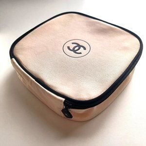 CHANEL LES BEIGES Cosmetic Pouch / Bag / Clutch - NEW WITH BOX
